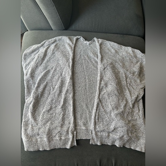 Community lonic Cape - Picture 4 of 9